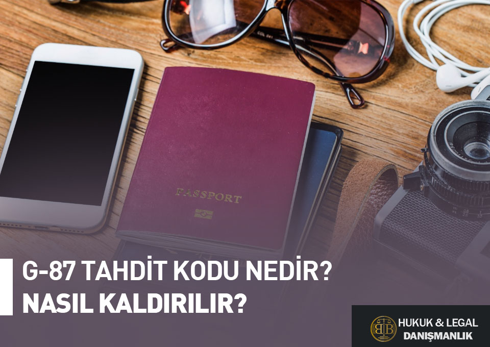 Pasaport, kamera ve seyahat eşyalarıyla birlikte 'G-87 Tahdit Kodu Nedir? Nasıl Kaldırılır?' başlıklı bir hukuk danışmanlık görseli.